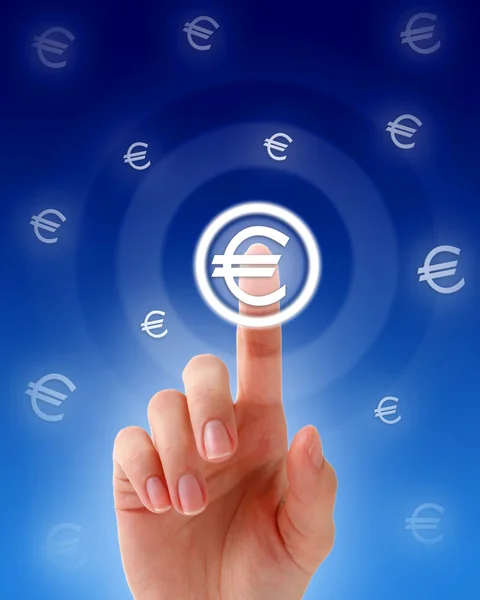 Hand op een euro-knop te drukken. — Stockfoto