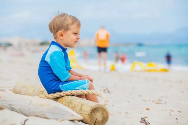 Junge im Strandurlaub — Stockfoto