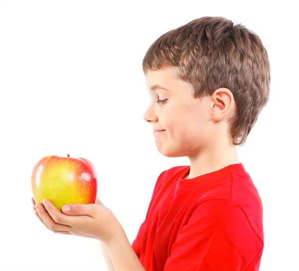 Мальчик с яблоком . — стоковое фото