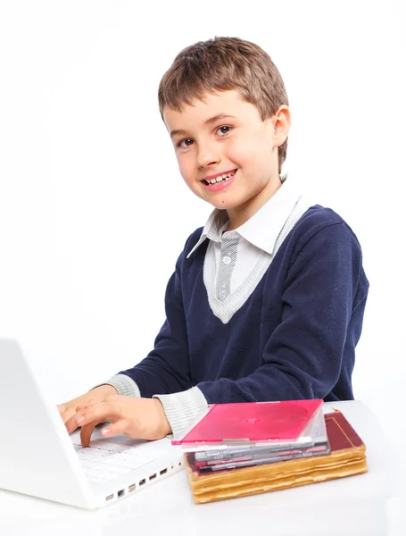 Jongen leren met zijn boeken en laptop. — Stockfoto