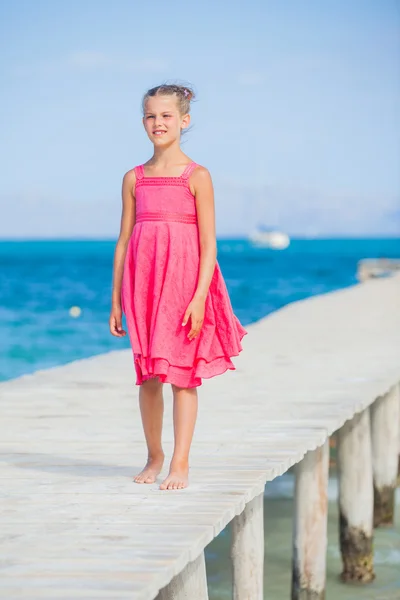 Girl walking on jetty — Stock Photo, Image