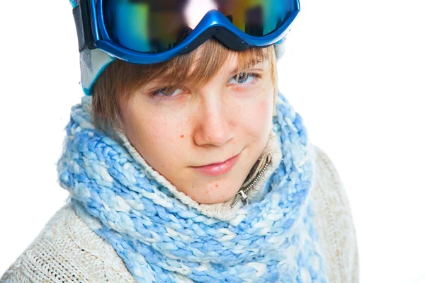 Retrato de un adolescente caucásico en esquí usando —  Fotos de Stock