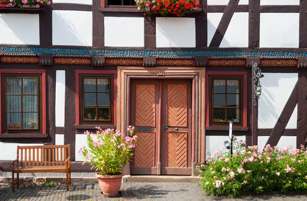 Alemão casa de meia-madeira — Fotografia de Stock