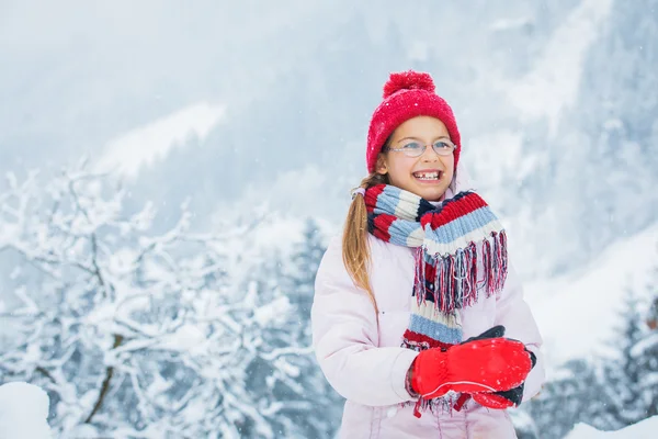 Winter girl throwing snowball — Stock Photo, Image