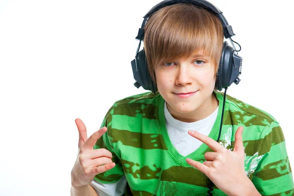 听听音乐一个男性青少年的肖像 — 图库照片