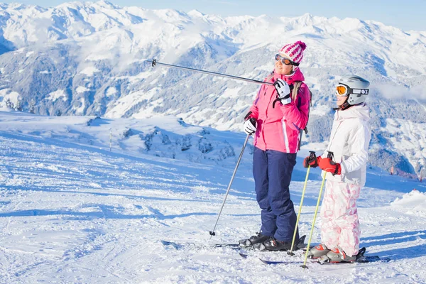 Šťastný lyžaři — Stock fotografie