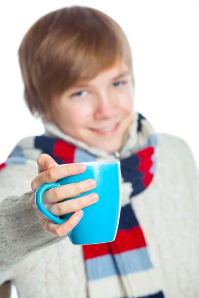 冬のスタイルの若い冷凍ティーネー ジャー — ストック写真