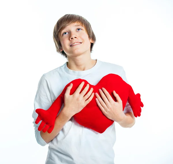 Kırmızı kalpli çocuk — Stok fotoğraf