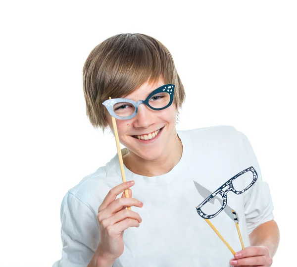 Portrét mladého krásného chlapce s brýlemi — Stock fotografie