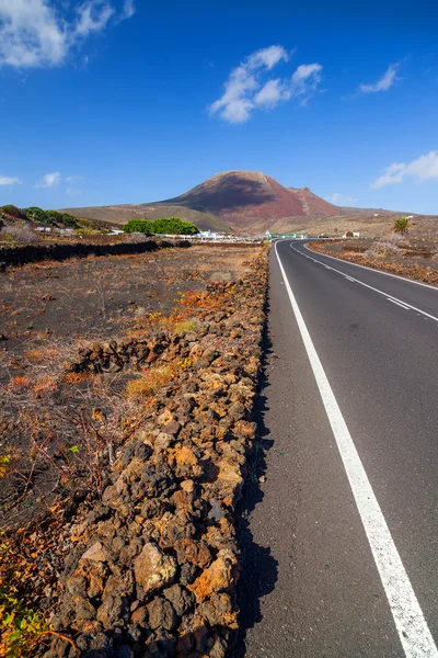 Pustej drodze lanzarote, Wyspy Kanaryjskie — Zdjęcie stockowe