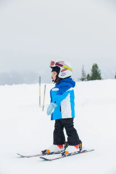 Junior skidåkare. — Stockfoto