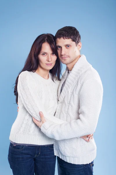 Romantisk ungt par som står sammen – stockfoto