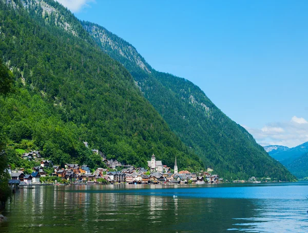 Красиві влітку альпійський міста Гальштат — стокове фото