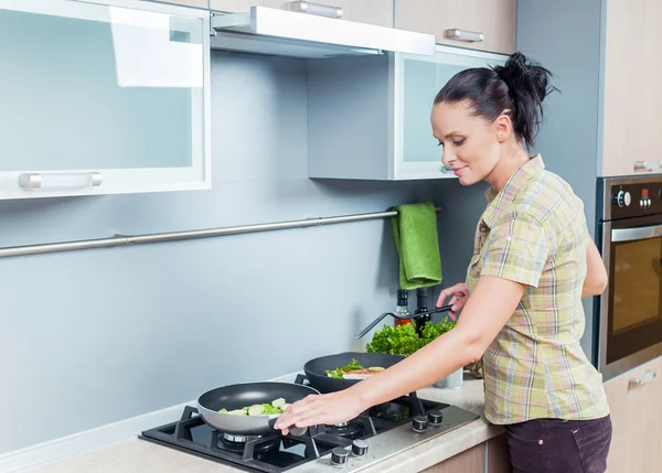 Portrait of a girl cooking — Stock Photo, Image