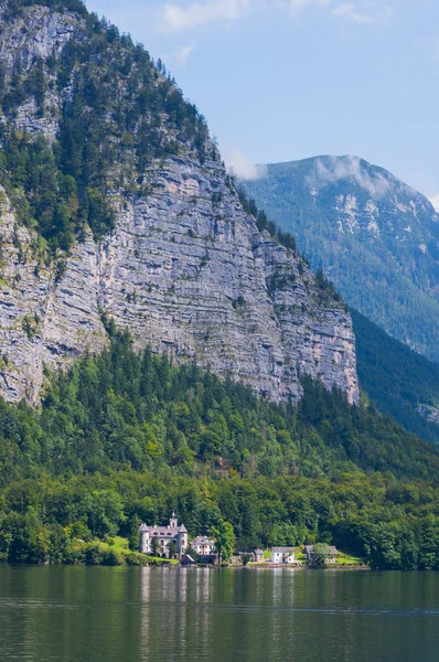 Mooie zomerse stad in de Alpen hallstatt — Stockfoto
