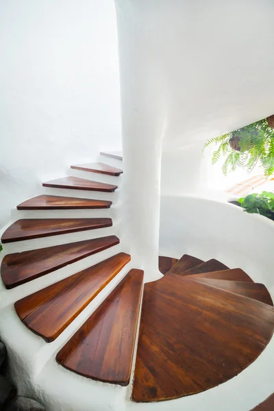 Escadaria em espiral branca — Fotografia de Stock