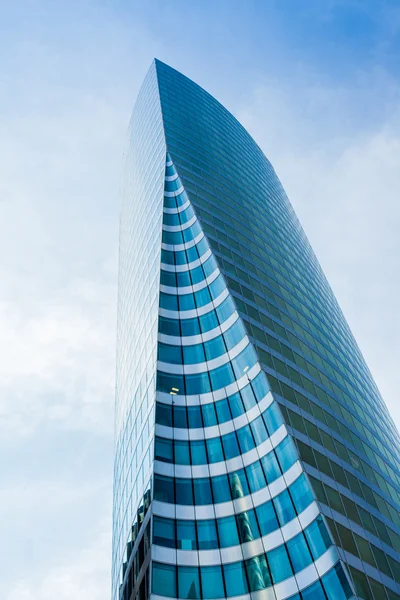 Moderne Wolkenkratzer im Geschäftszentrum von to la Defense — Stockfoto