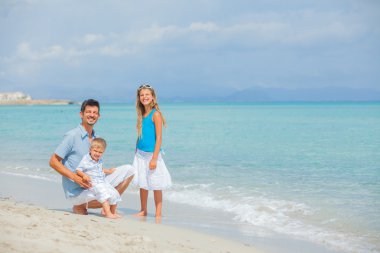 babası ile onu iki çocuk beach tatil