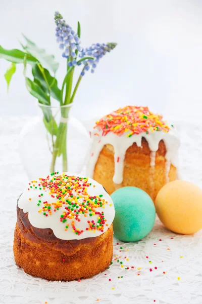 stock image Easter cake and colorful eggs