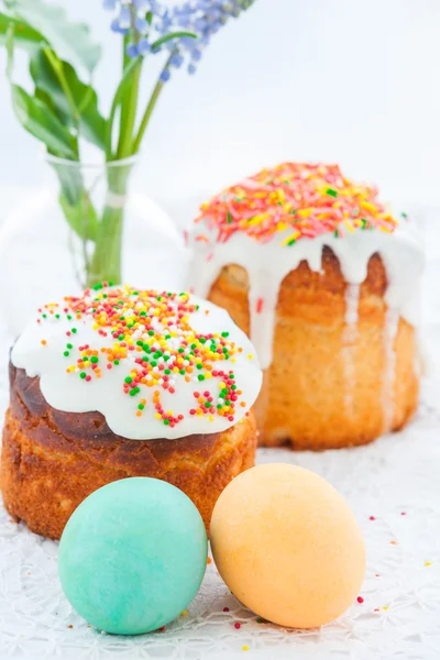 stock image Colorful eggs and Easter cake