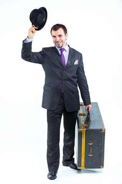 Ritratto di uomo d'affari con grande vecchia valigia — Foto Stock