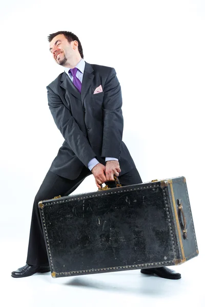 Porträtt av en affärsman med stor gammal resväska — Stockfoto