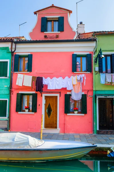 Renkli evler burano. İtalya — Stok fotoğraf