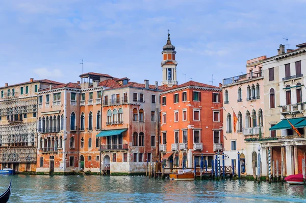Romantic canal in center of Venice. — Stock Photo, Image