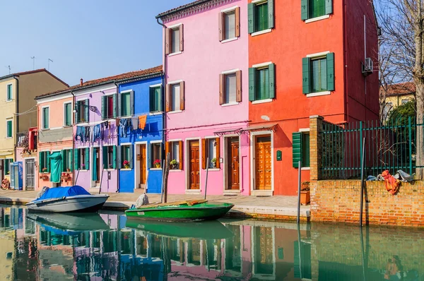 Burano barevné domy. Itálie — Stock fotografie