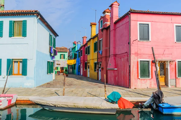 Bunte Häuser burano. Italien — Stockfoto