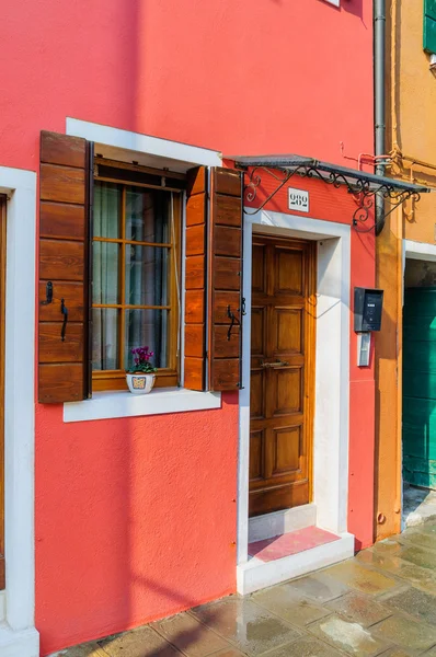 Színes házak Burano, Velence, Olaszország — Stock Fotó