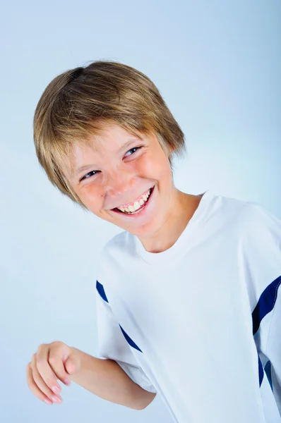 Porträt eines jungen, schönen Jungen — Stockfoto