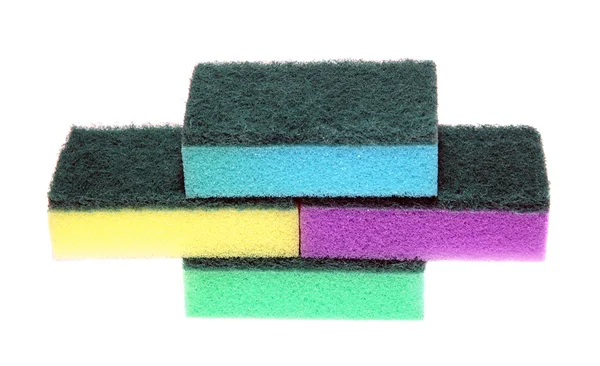 Quatro esponjas coloridas para lavar pratos e limpar — Fotografia de Stock