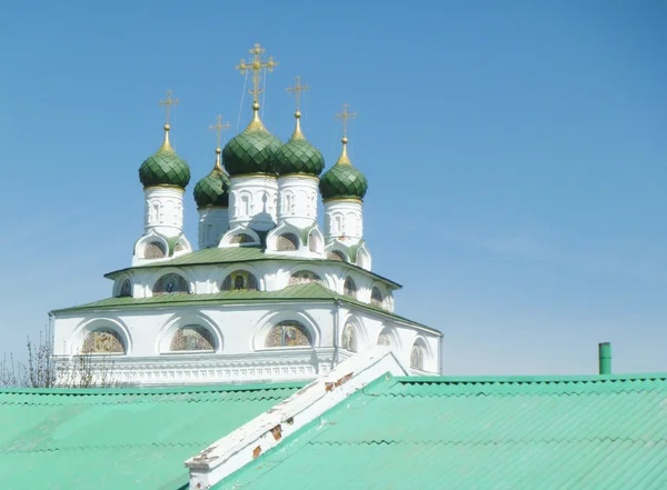 Koepel van de kathedraal eerbiedig-bogoyavlenskogo mannelijke Priorij in mstere — Stockfoto