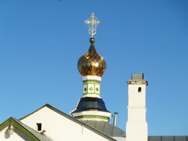 Ouro (pt) cúpula com cruz — Fotografia de Stock