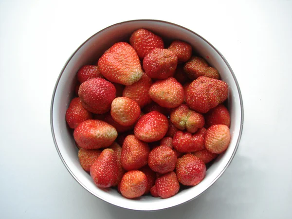 Červené jahody v Gardě; ponechat — Stock fotografie