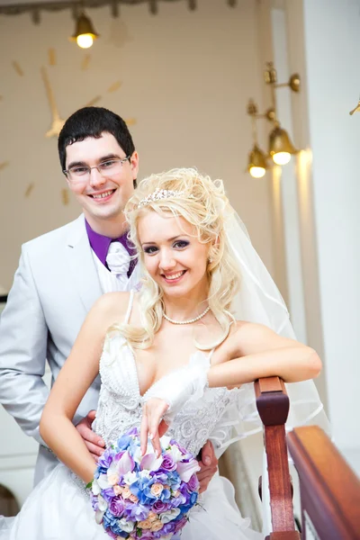 Happy groom and bride — Stock Photo, Image