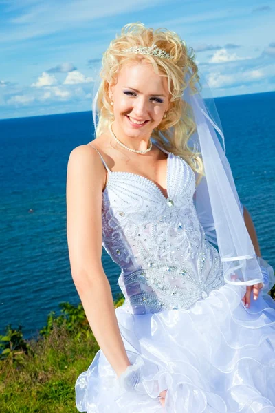 Beautiful bride on a sea coast — Stock Photo, Image