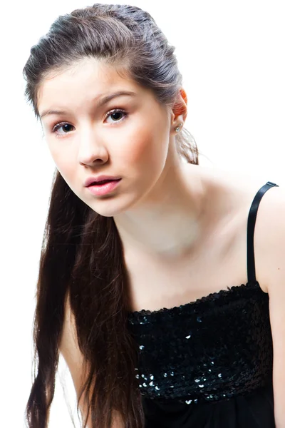 Menina adolescente bonita com longos cabelos escuros em branco isolado — Fotografia de Stock
