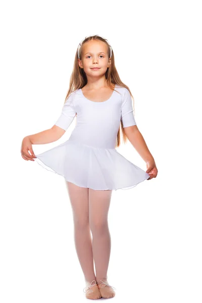 Маленький балетный танцор на белом фоне — стоковое фото