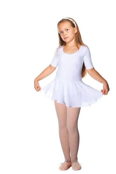 Маленький балетный танцор на белом фоне — стоковое фото