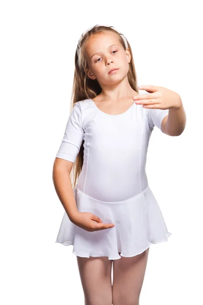 Маленькая танцовщица, танцующая отдельно на белом — стоковое фото