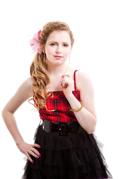 Attraktive junge Mädchen tragen rot und schwarz auf isoliertem Weiß — Stockfoto