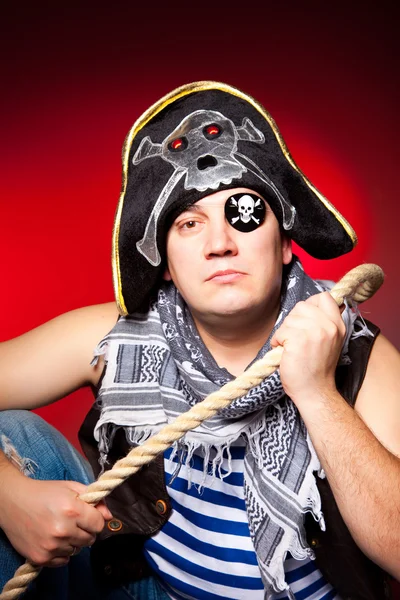 Einäugiger Pirat mit Hut und Strick — Stockfoto