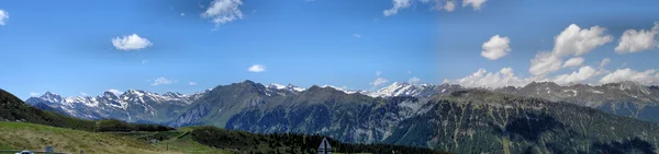 Vista sobre a divisão alpina — Fotografia de Stock