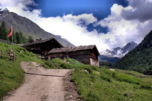 Alpine hut — Stockfoto