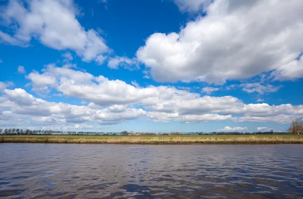 River and beautiful sky — Stock Photo, Image