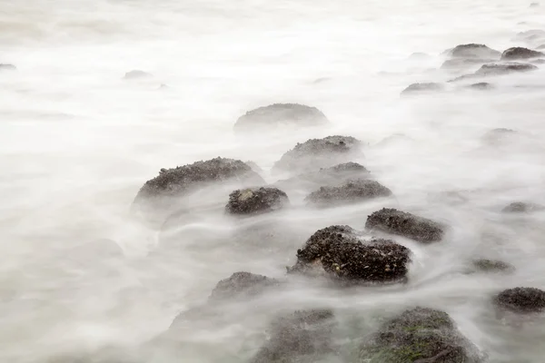 Coasta mării la expunere lungă — Fotografie, imagine de stoc