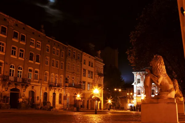 Lviv gatan på natten — Stockfoto