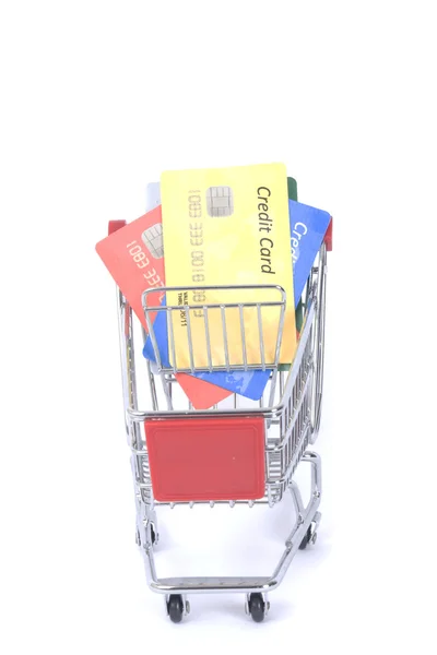 Kredi kartları ve alışveriş arabası — Stok fotoğraf